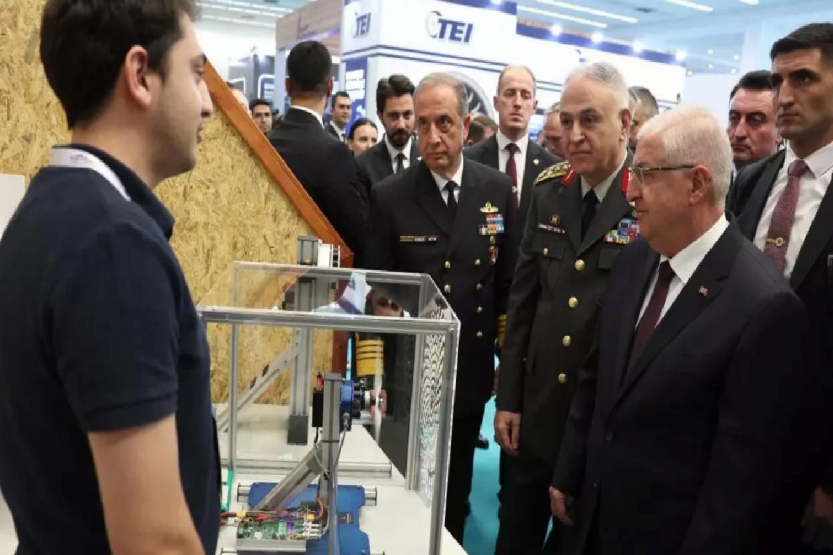 Bakan Güler, Verimlilik Fuarı’nı Ziyaret Etti