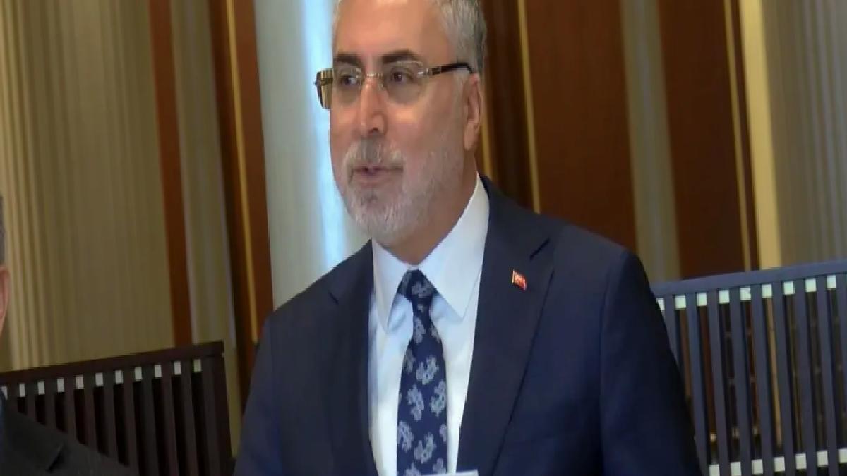 Bakan Işıkhan 1 Mayıs Fotoğraf Sergisi’ni Ziyaret Etti