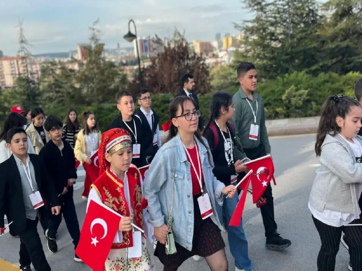 Bakan Tekin Anıtkabir’i Ziyaret Etti