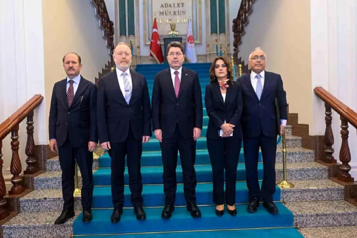 Bakan Tunç, DEM Parti Yetkilileriyle Görüştü