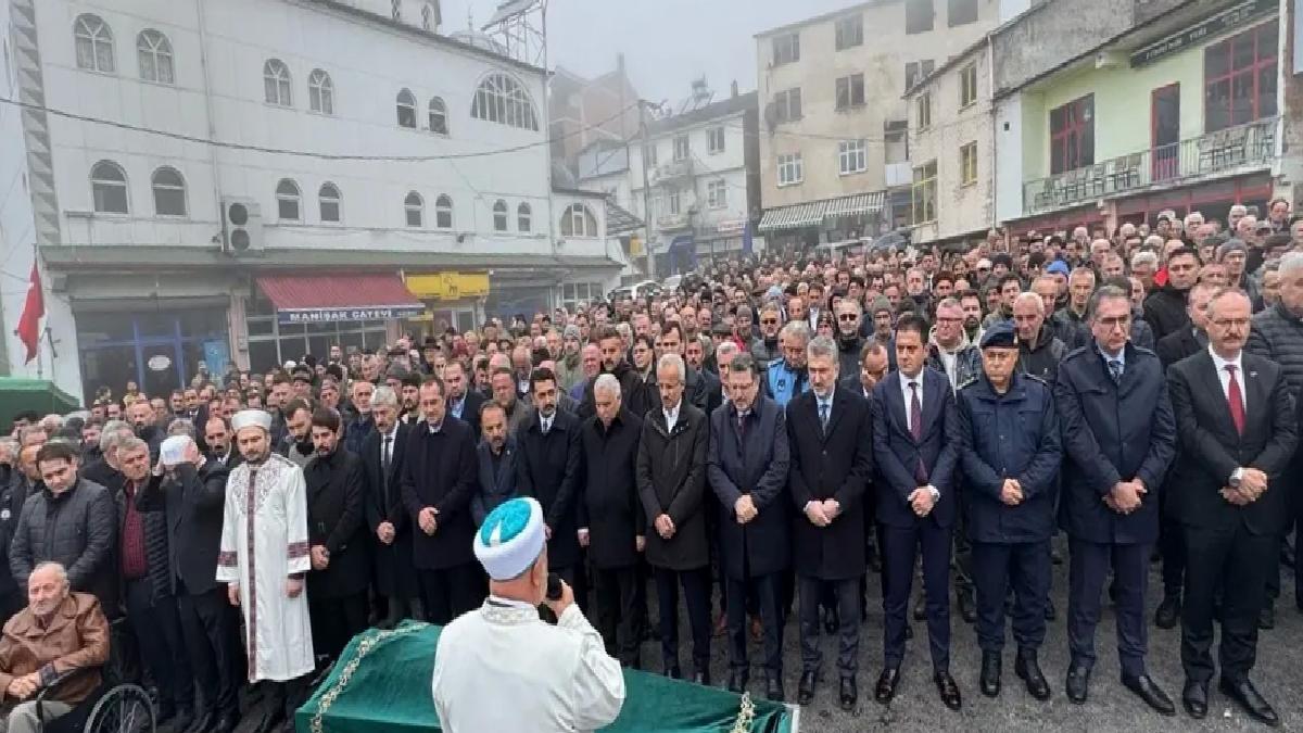 Bakan Uraloğlu Trabzon’da Cenazeye Katıldı