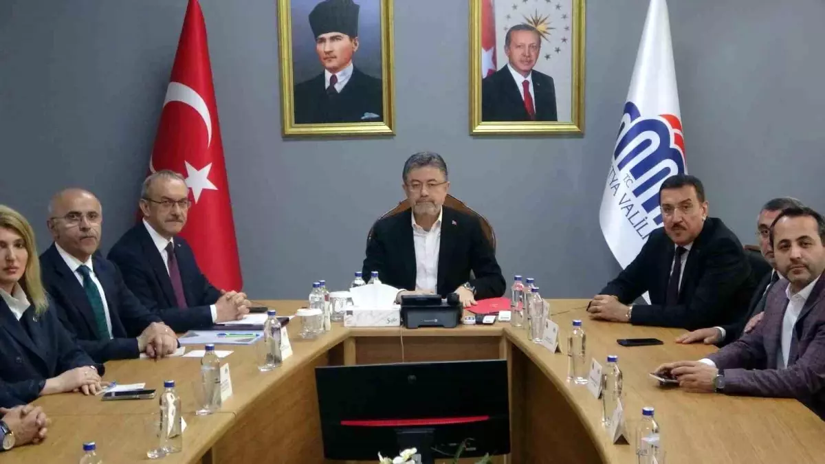 Bakan Yumaklı Malatya’daki Zirai Donu İnceledi