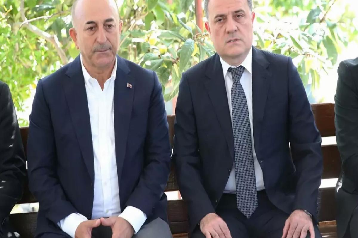 Bakanlar Çavuşoğlu’na Taziye Ziyaretinde Bulundu