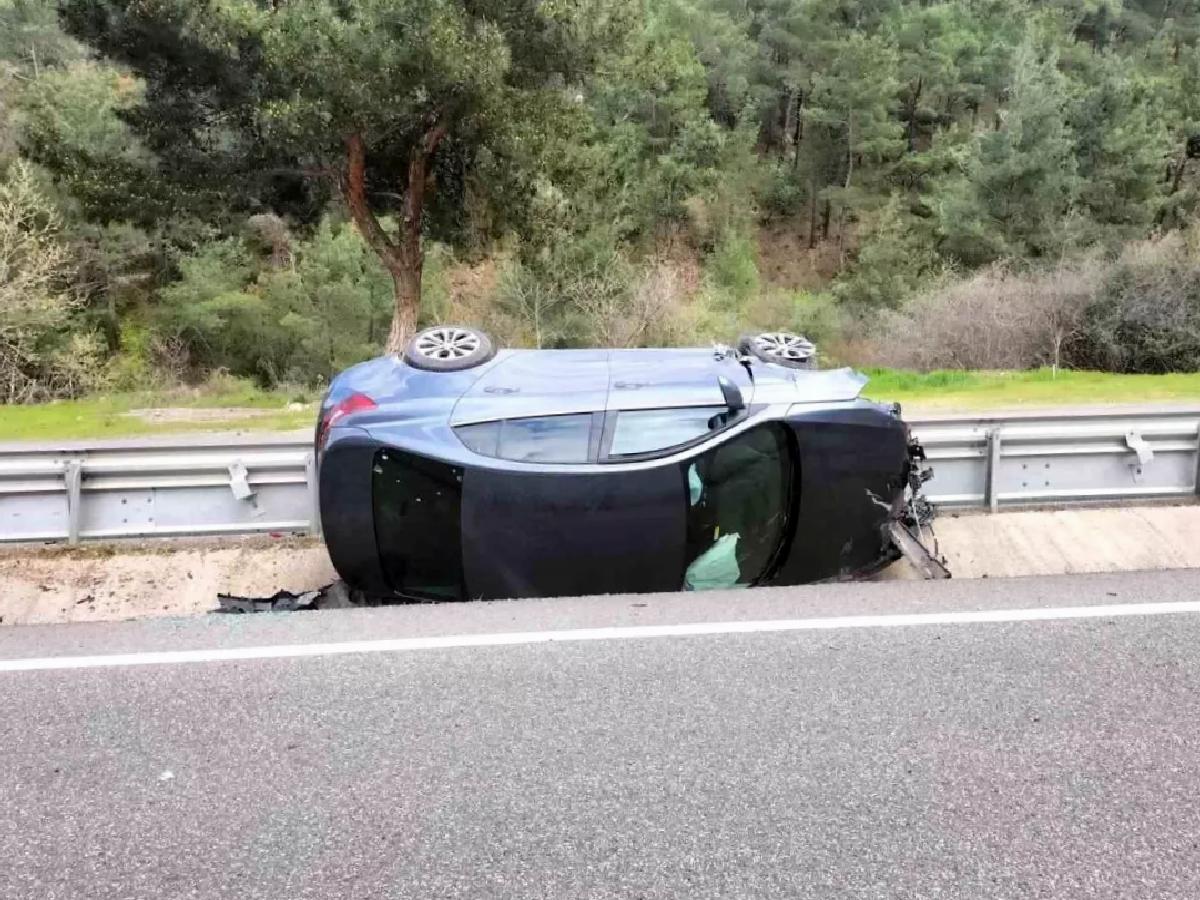 Balıkesir’de Kontrolden Çıkan Otomobil Takla Attı, 2 Yaralı