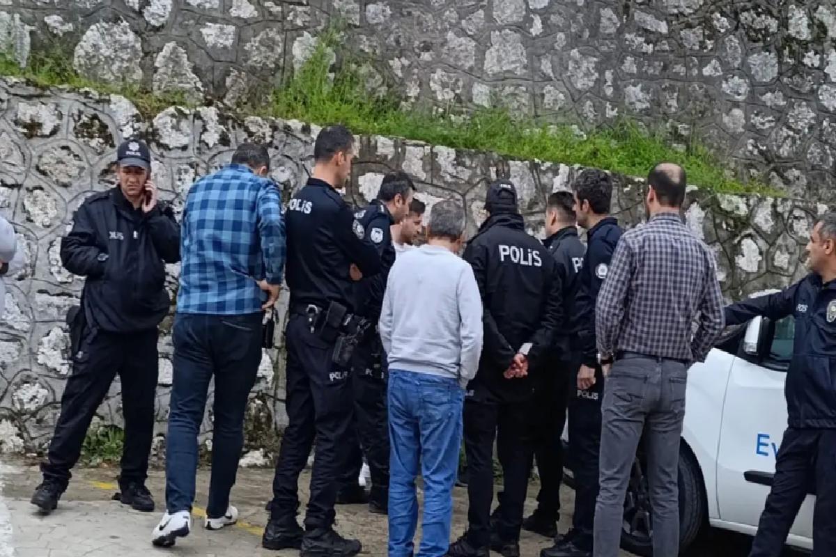 Barışma Teklifi Reddedildi, Kendini Bıçakladı