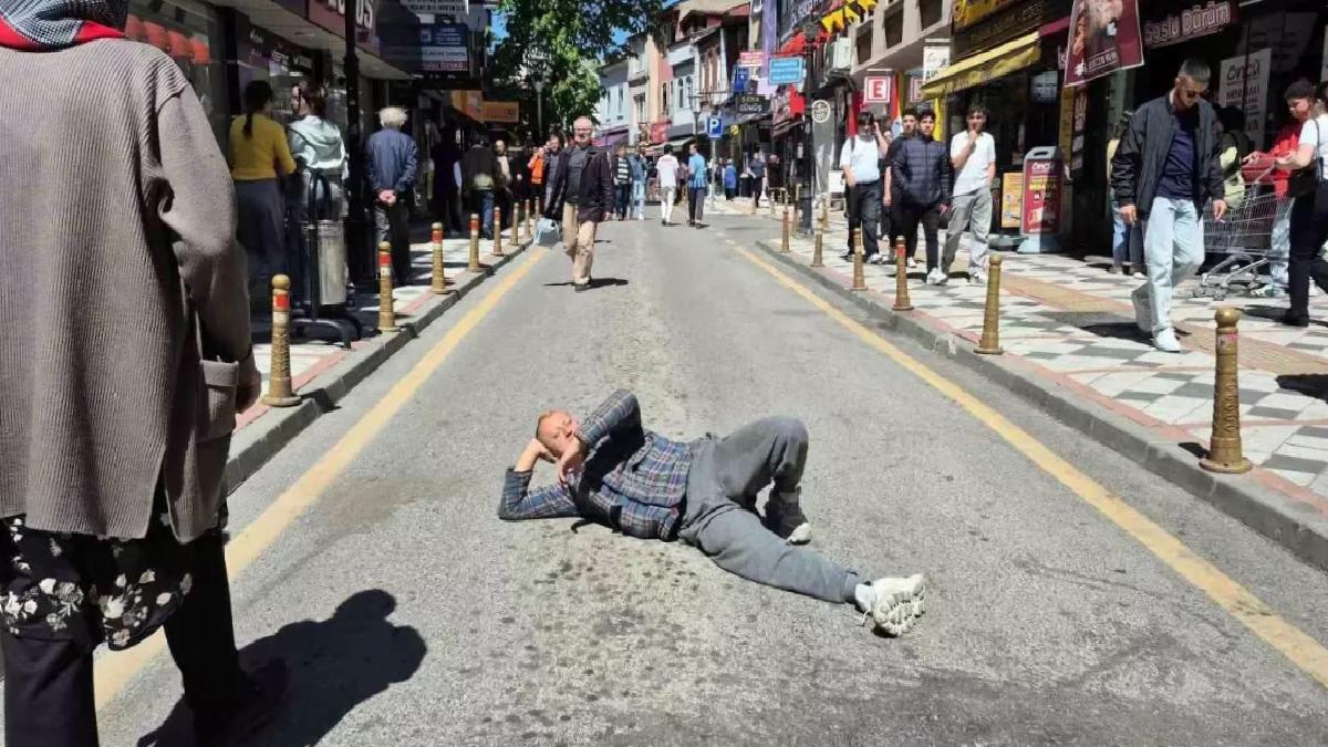 Bartın’da Şadırvan Caddesi Trafiğe Kapandı