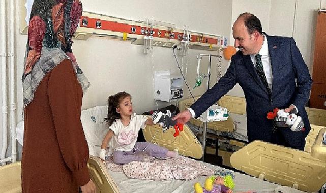 Başkan Altay SÜ Tıp Fakültesi’nde Tedavi Gören Hastaları Ziyaret Etti
