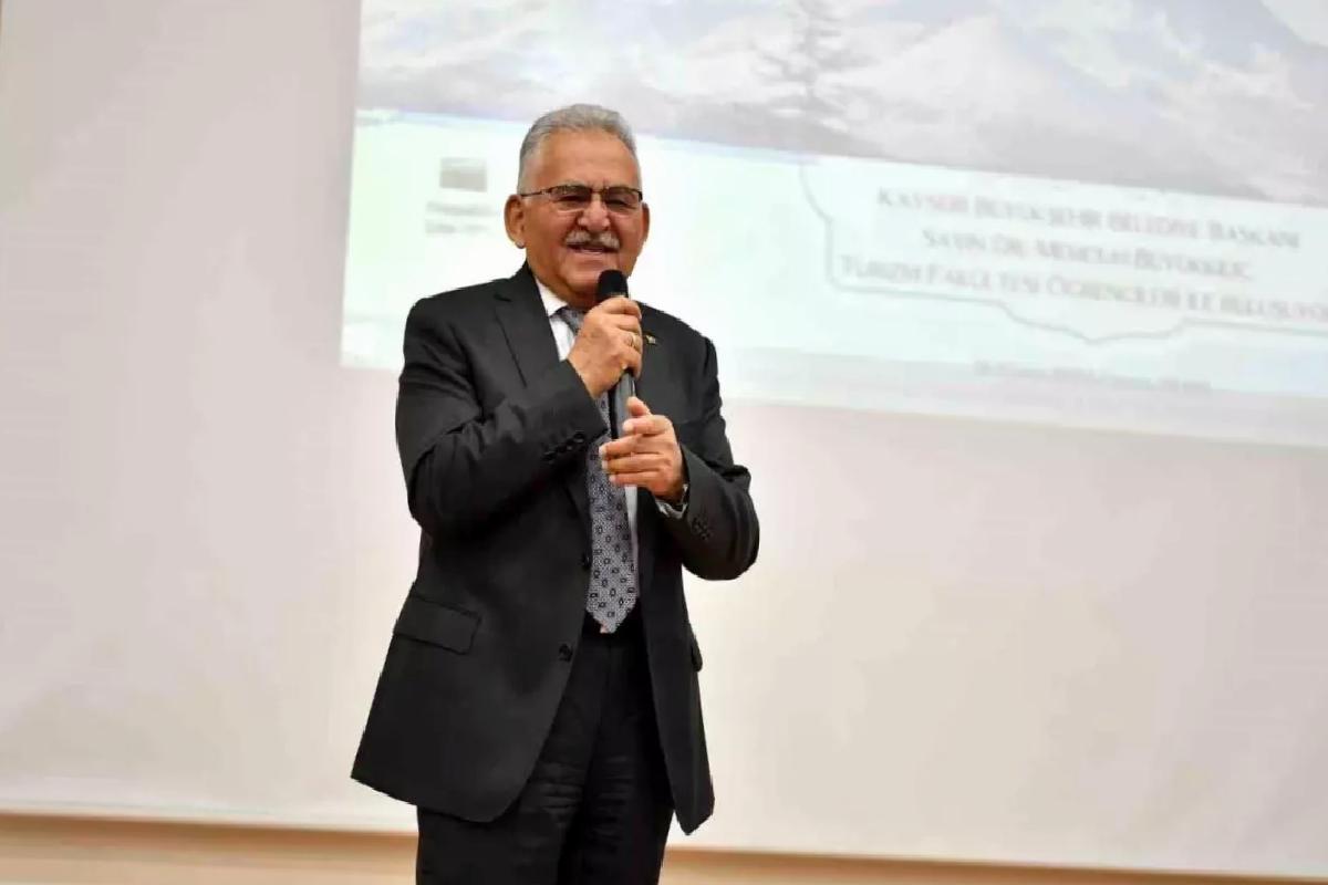 Başkan Büyükkılıç, öğrencilere Kayseri’nin turizm değerlerini anlattı