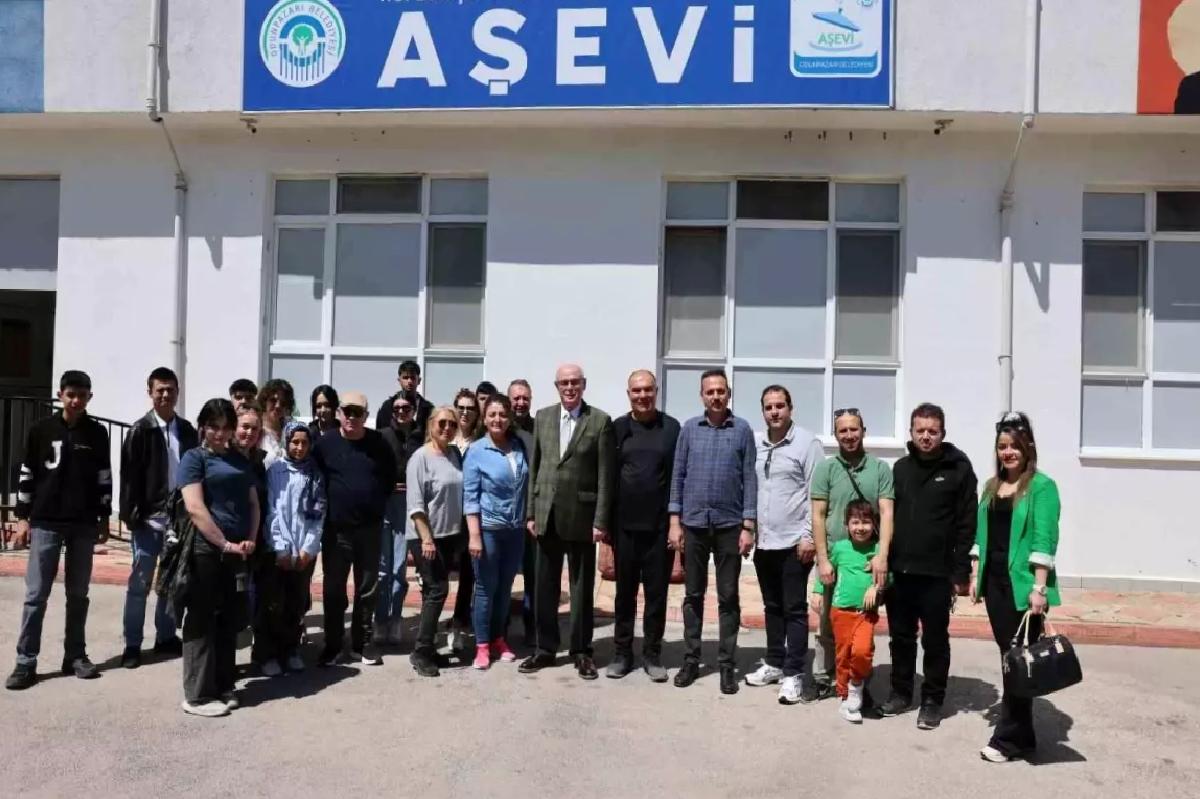 Başkan Kurt, Aşevi’ni Ziyaret Etti ve Ekonomik Krize Dikkat Çekti