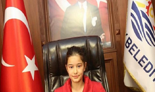 Başkan Sezer koltuğunu Aslı Çırak’a devretti