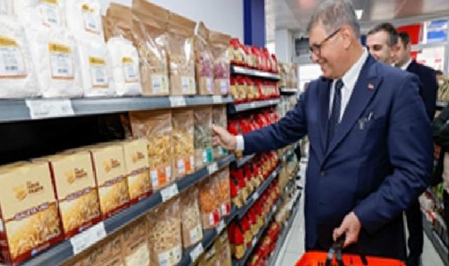 Başkan Tugay’ın güvenilir ve uygun fiyatlı market sözü gerçek oldu Tanzim satış ruhu İZMAR ile küllerinden doğdu