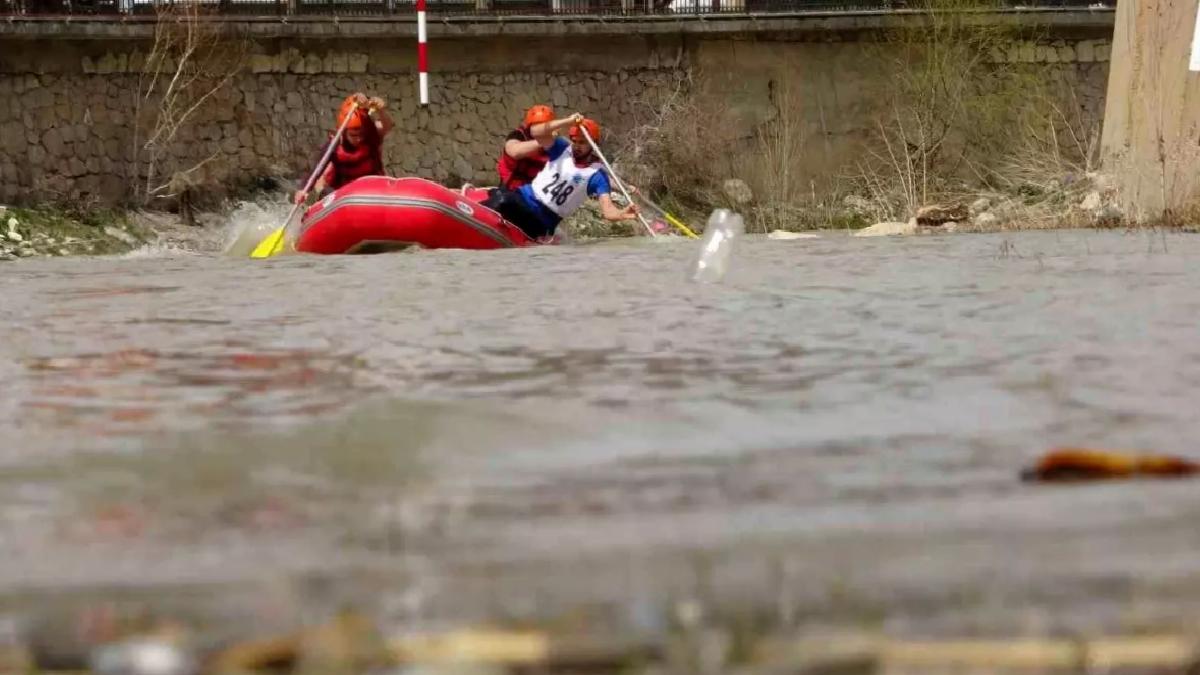 Bayburt’ta Rafting Şampiyonası Renkli Görüntülerle Devam Ediyor