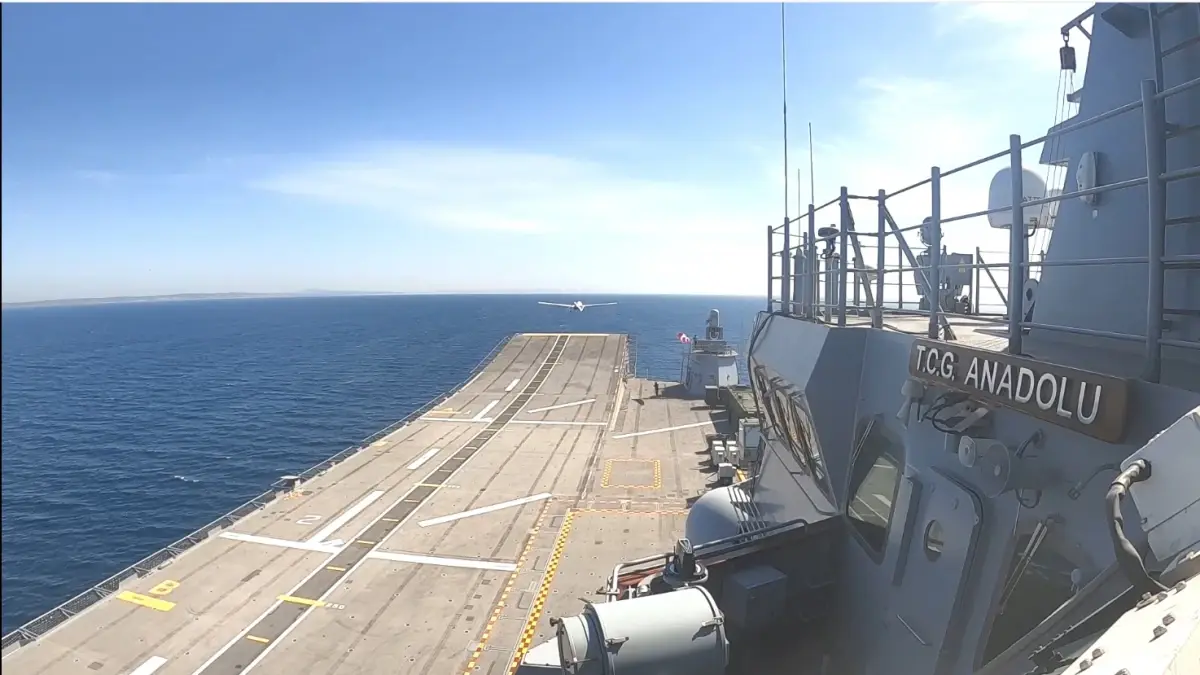 Bayraktar TB3, TCG ANADOLU’da Testlerden Geçti