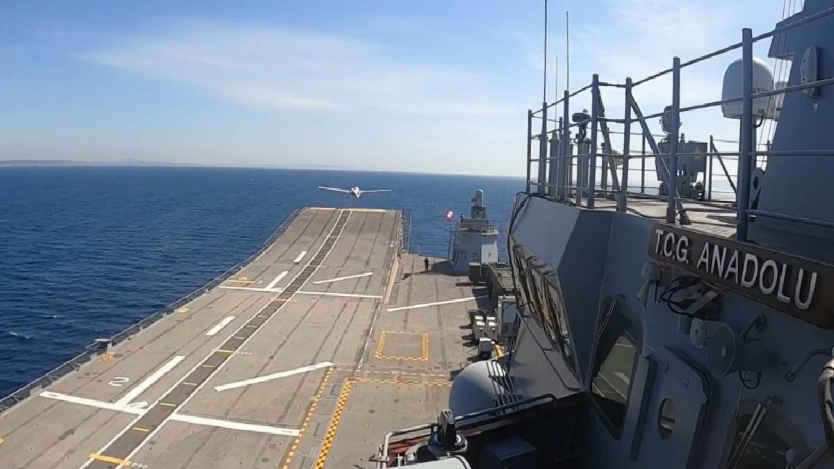 Bayraktar TB3’ün TCG Anadolu testleri sürüyor
