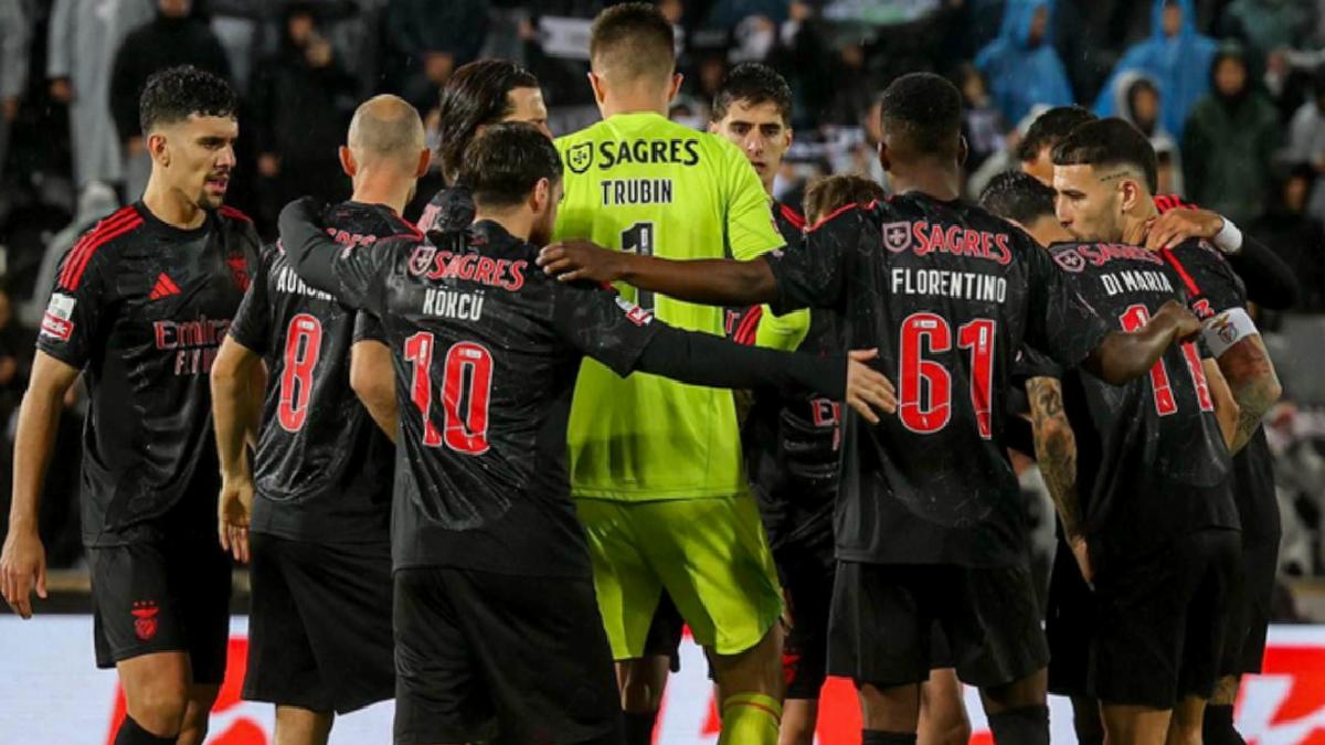 Benfica, Vitoria Guimares’i yendi