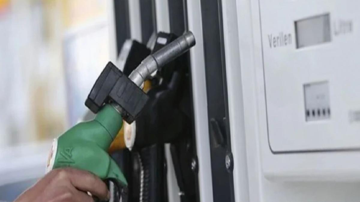 Benzine beklenen zam gelmedi: Gözler otogaza çevrildi