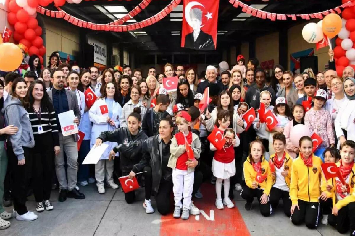 Beşiktaş Kadın Futbol Takımı’ndan Çocuklara Bayram Sevinci