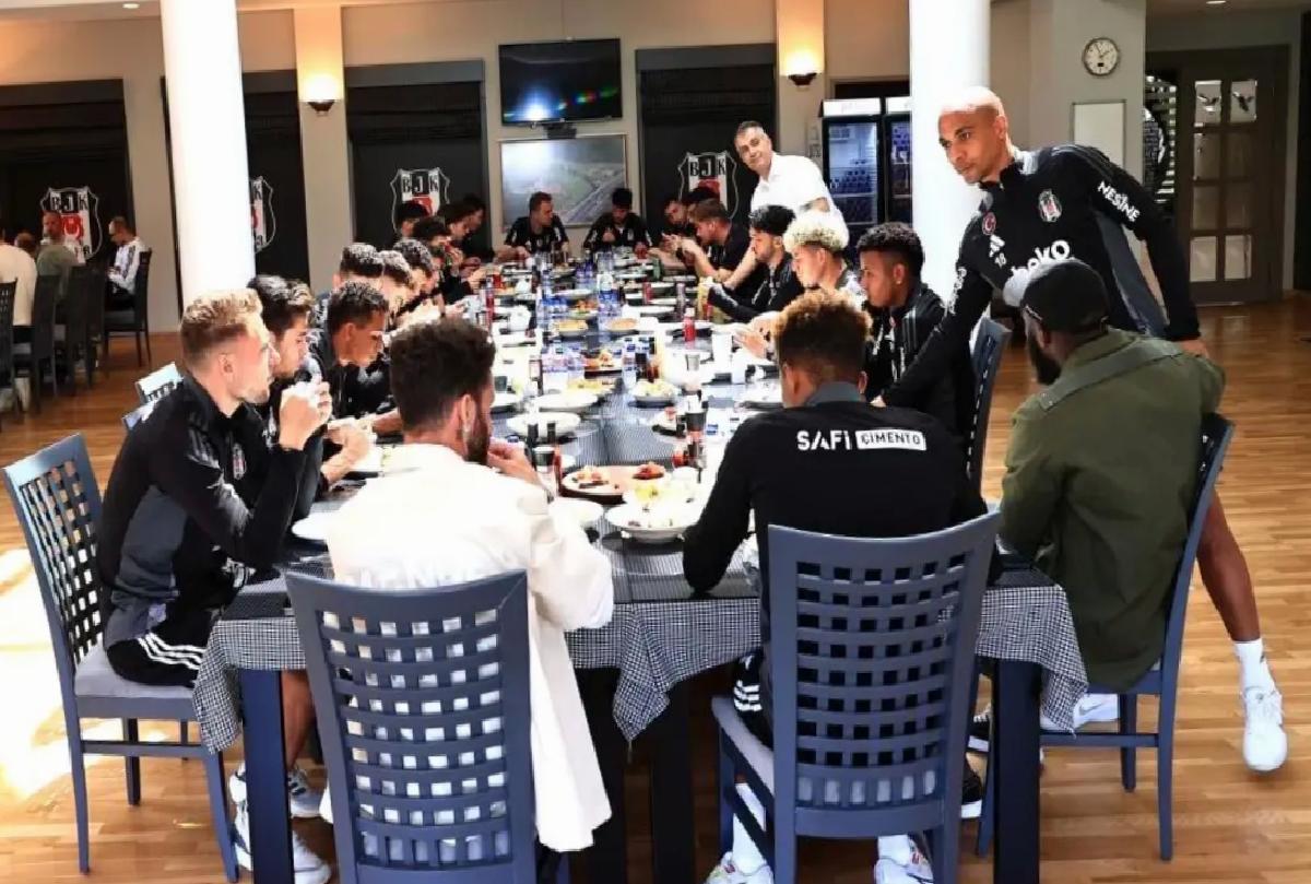 Beşiktaş Yönetimi Takımla Buluştu