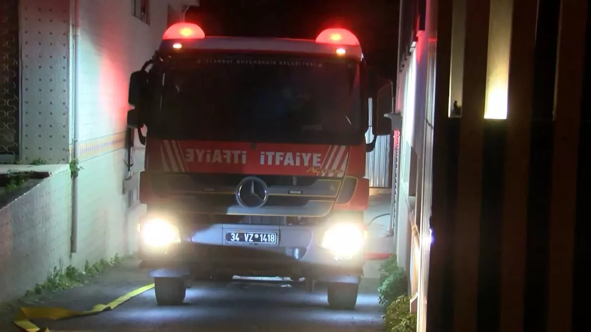 Beykoz’da İnşaat Deposunda Yangın
