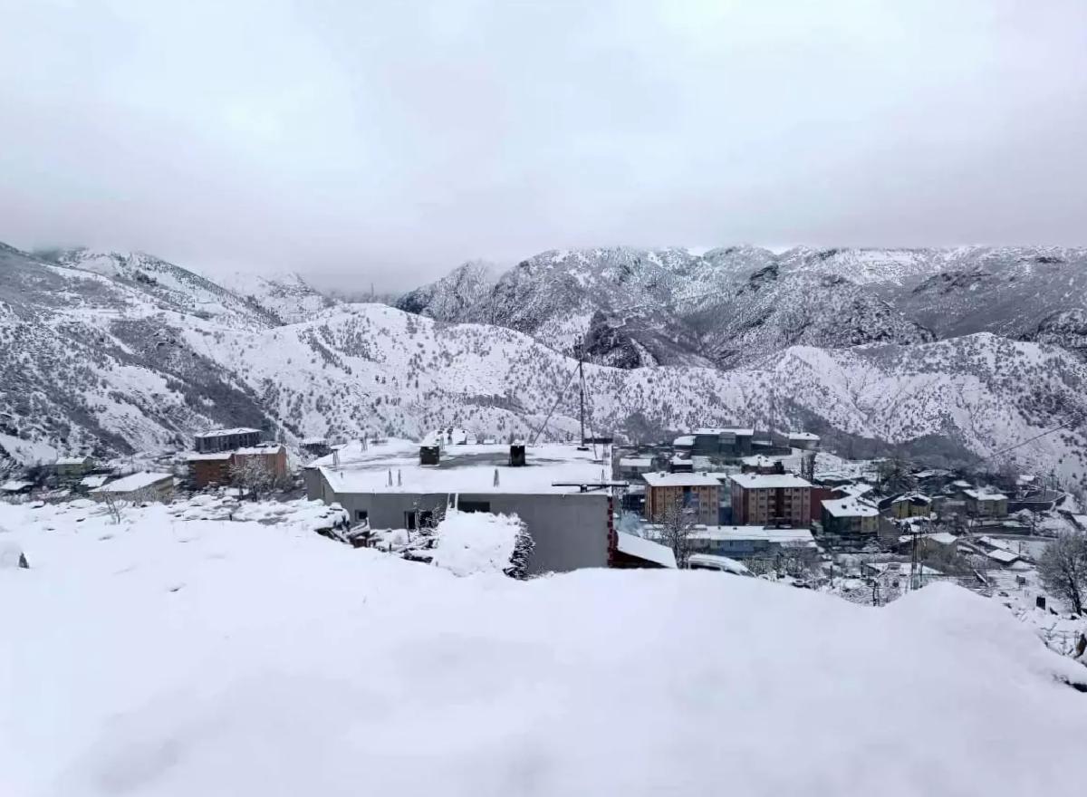 Beytüşşebap’ta Nisan’da Kış Manzarası