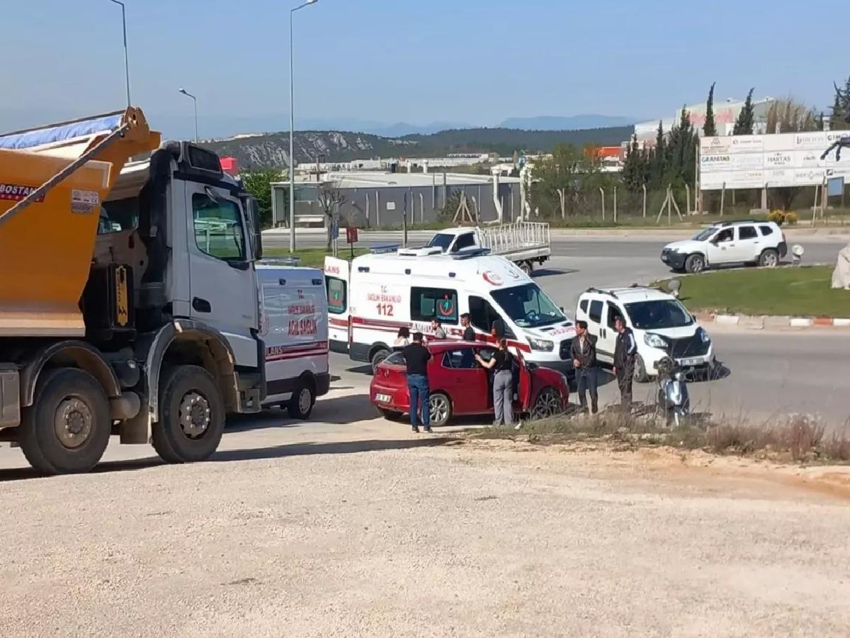 Bilecik’te Otomobil ve Motosiklet Çarpıştı: 3 Yaralı