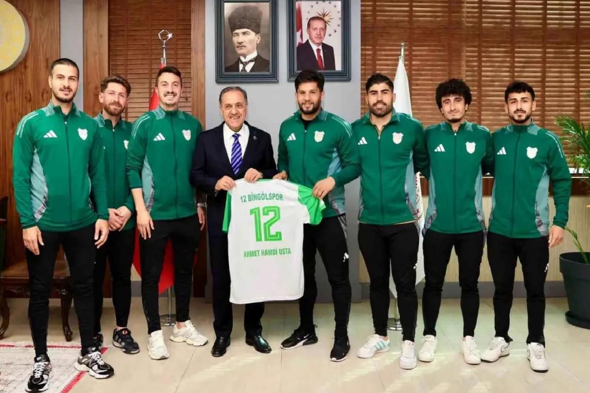 Bingölsporlu Futbolculardan Vali Usta’ya Ziyaret