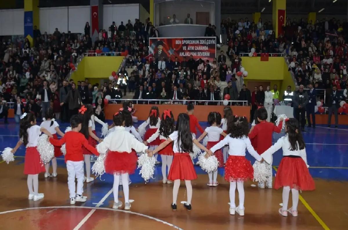 Bulanık’ta 23 Nisan Bayram Töreni