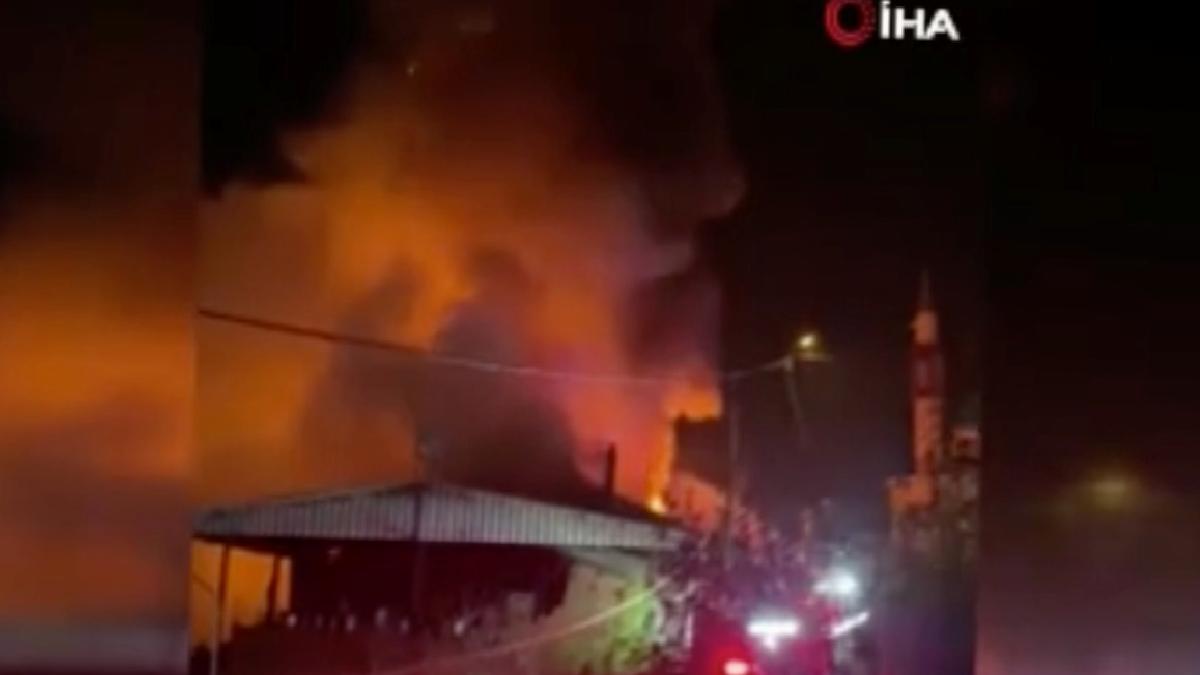 Bursa’da 2 katlı evde çıkan yangın diğer evlere sıçradı