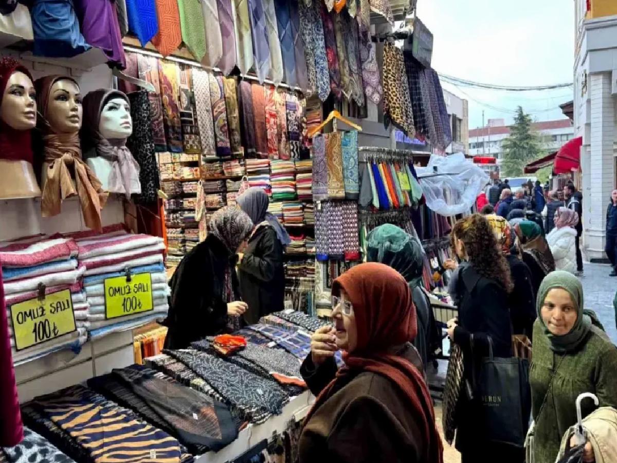 Bursa’da Boykot Çağrısına Rağmen Alışveriş Devam Etti
