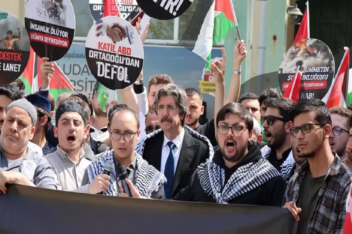 Bursa’da Filistinli Öğrenciler Protesto Etti