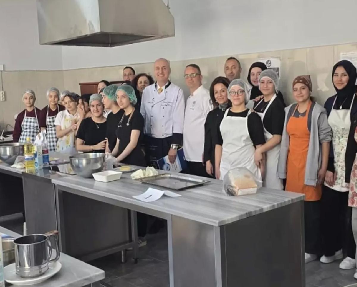 Bursa’da GastroOrtaokul Kurabiye Yarışması’nda madalyalar sahiplerini buldu