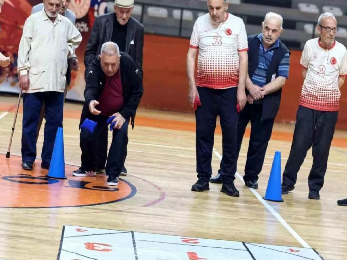 Bursa’da İlk Huzurevleri Spor Şenliği Düzenlendi