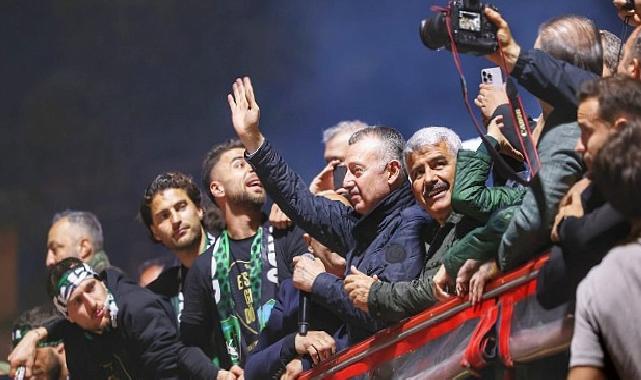 Büyükakın’a taraftardan büyük sevgi gösterisi
