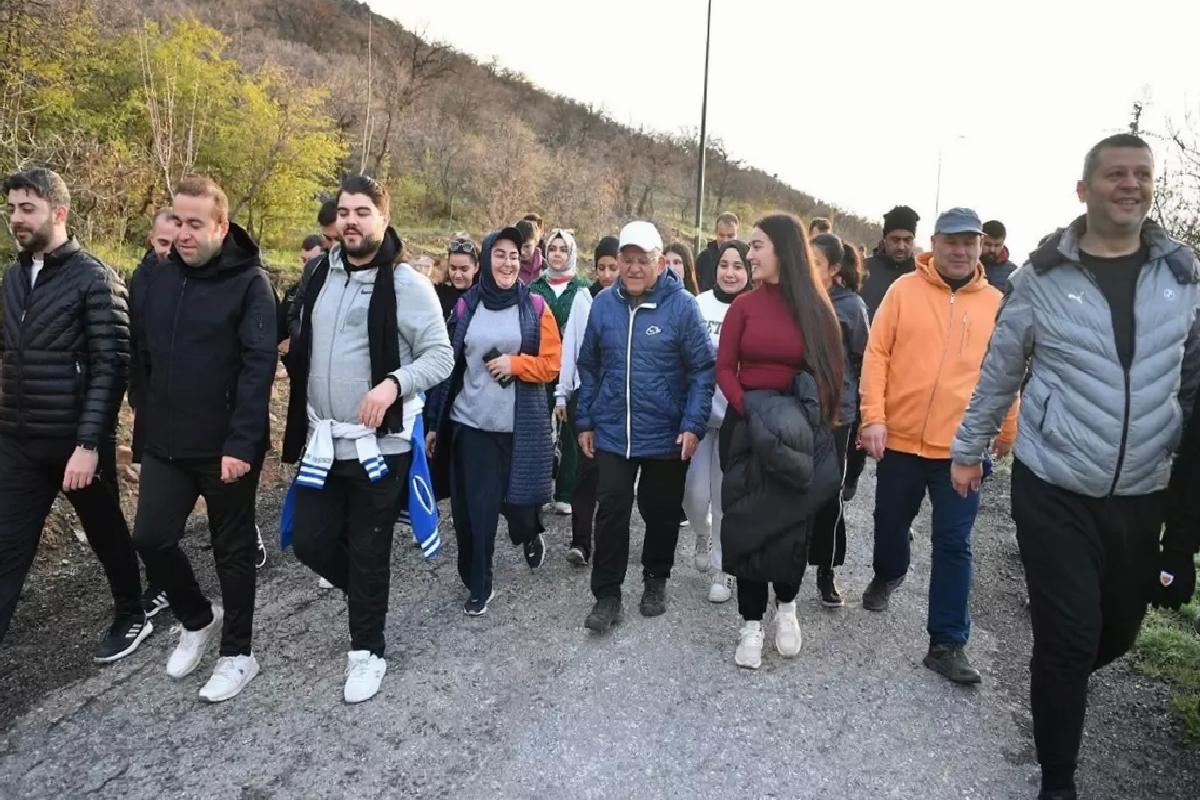 Büyükkılıç’tan Gençlerle Ali Dağı’nda Yürüyüş