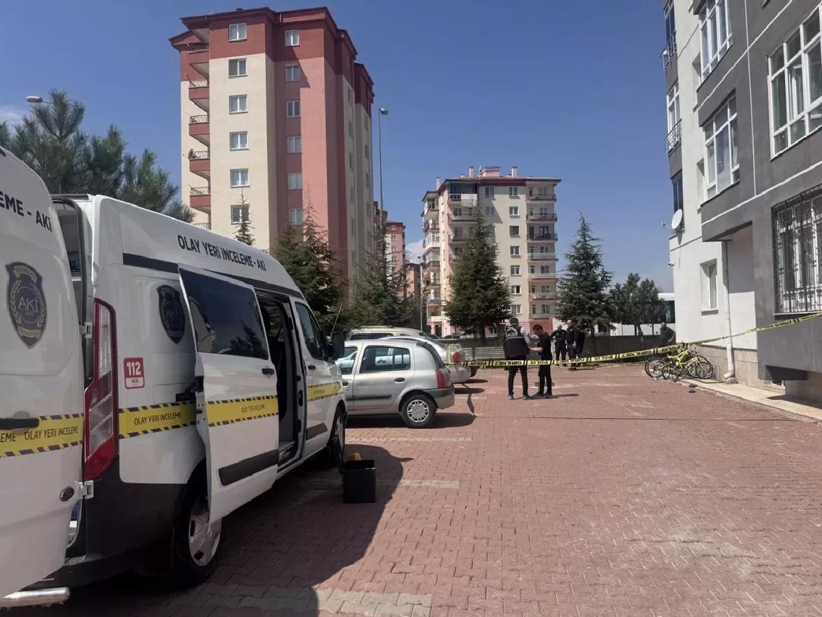 Cam Silerken Düşen Kadın Ağır Yaralandı