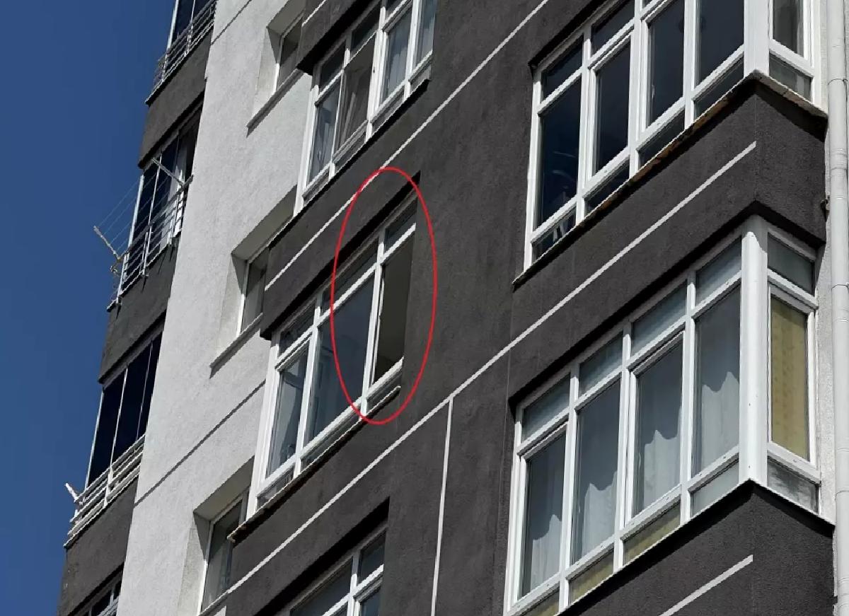Cam Silerken Düşen Kadın Ağır Yaralandı