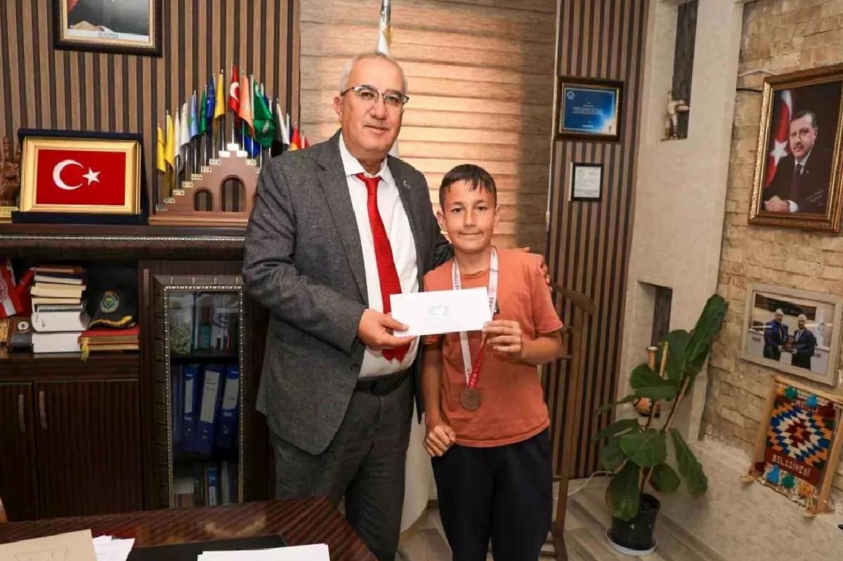 Çameli’nin Genç Sporcuları 23 Nisan Tenis Turnuvası’nda Başarı Elde Etti