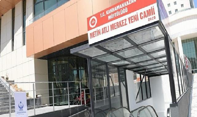 Cami Dualarla İbadete Açıldı