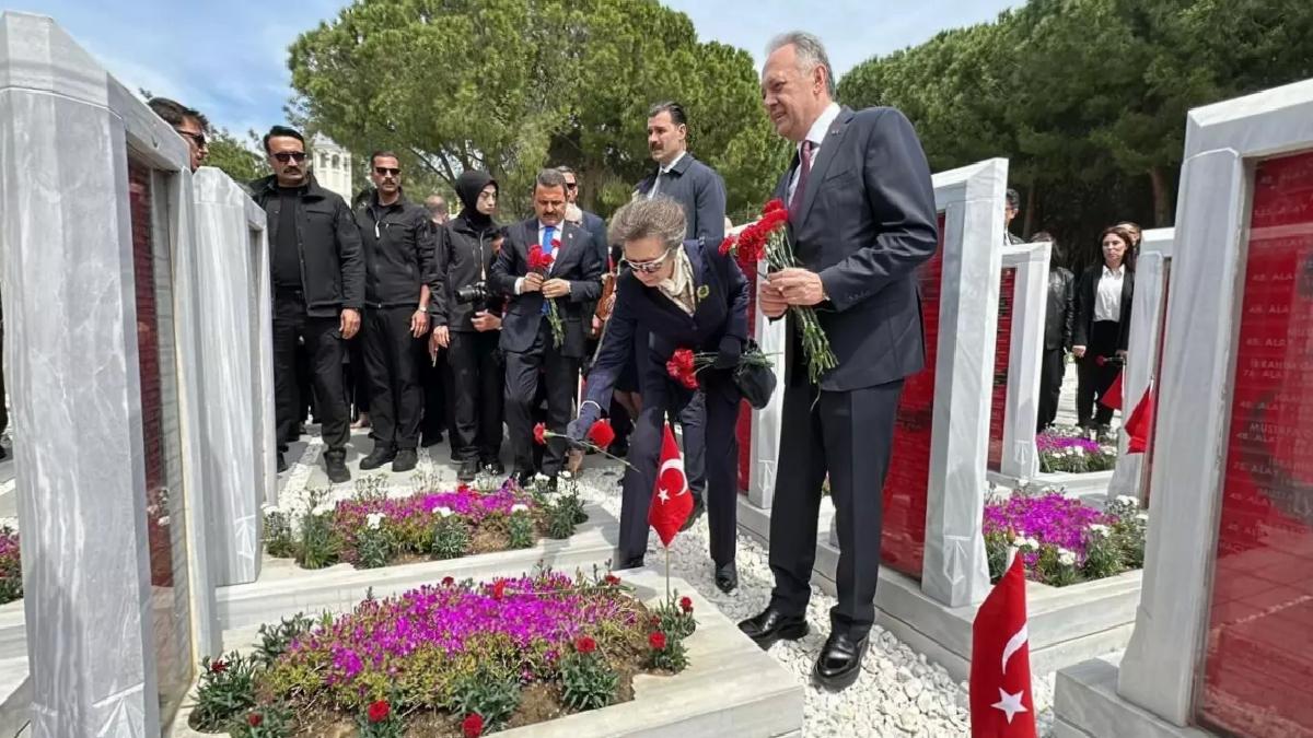 Çanakkale Kara Savaşları’nın 110’uncu yıl dönümünde şehitler anıldı