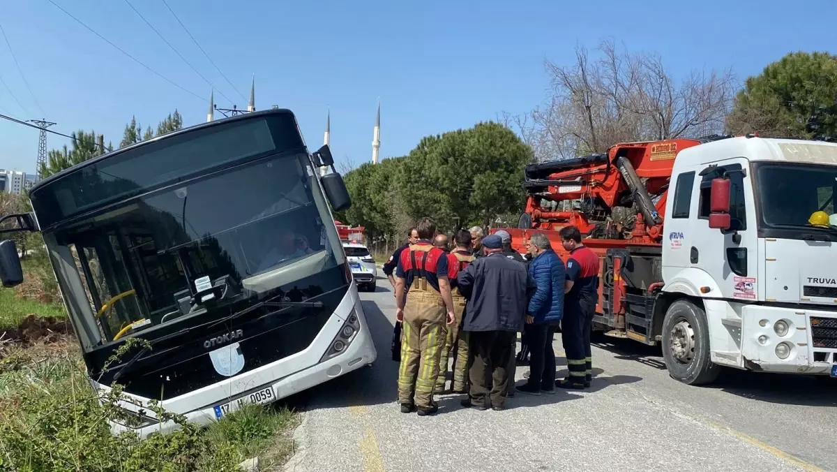 Çanakkale’de Halk Otobüsü Kazası: 20 Yolcu Sağ Kurtuldu, Şoför Vinçle Kurtarıldı