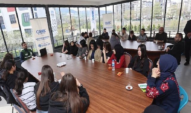 Canik Belediyesi, Bağımlılık ve Bağımlılıkla Mücadele Semineri gerçekleştirdi.