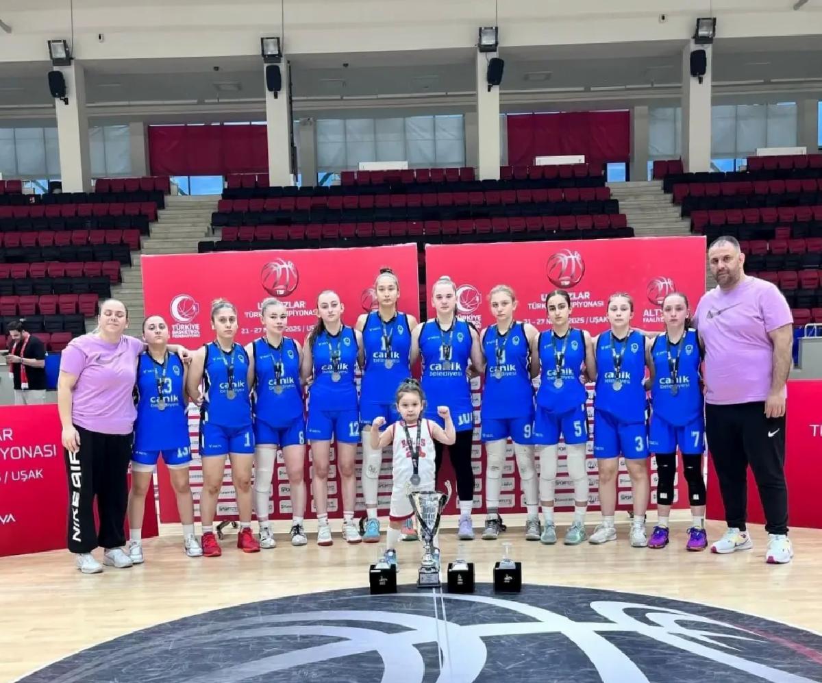 Canik Belediyespor U14 Kız Basketbol Takımı Türkiye İkincisi Oldu