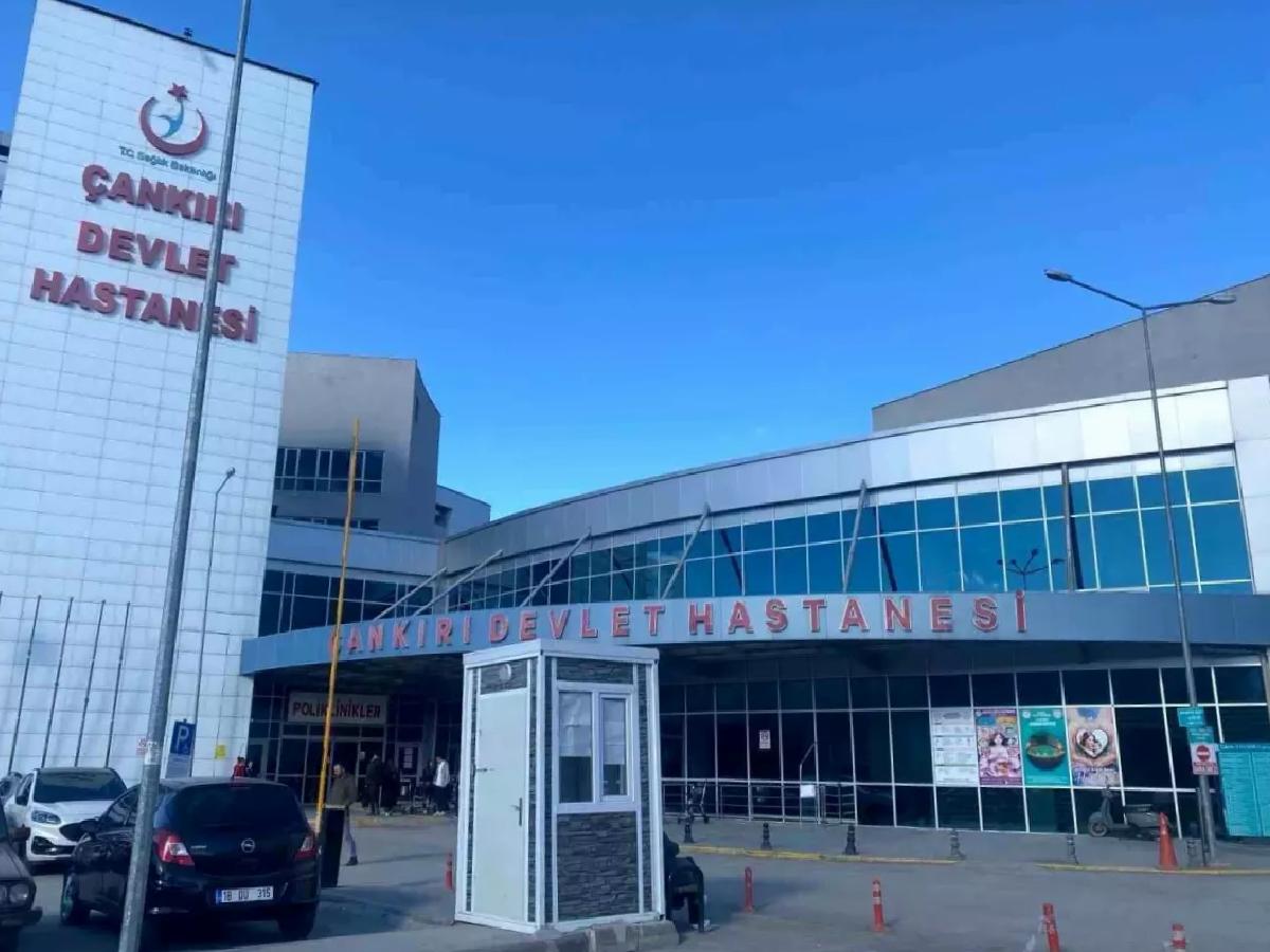 Çankırı’da Bıçaklı Kavga: 20 Yaşındaki Genç Ağır Yaralı