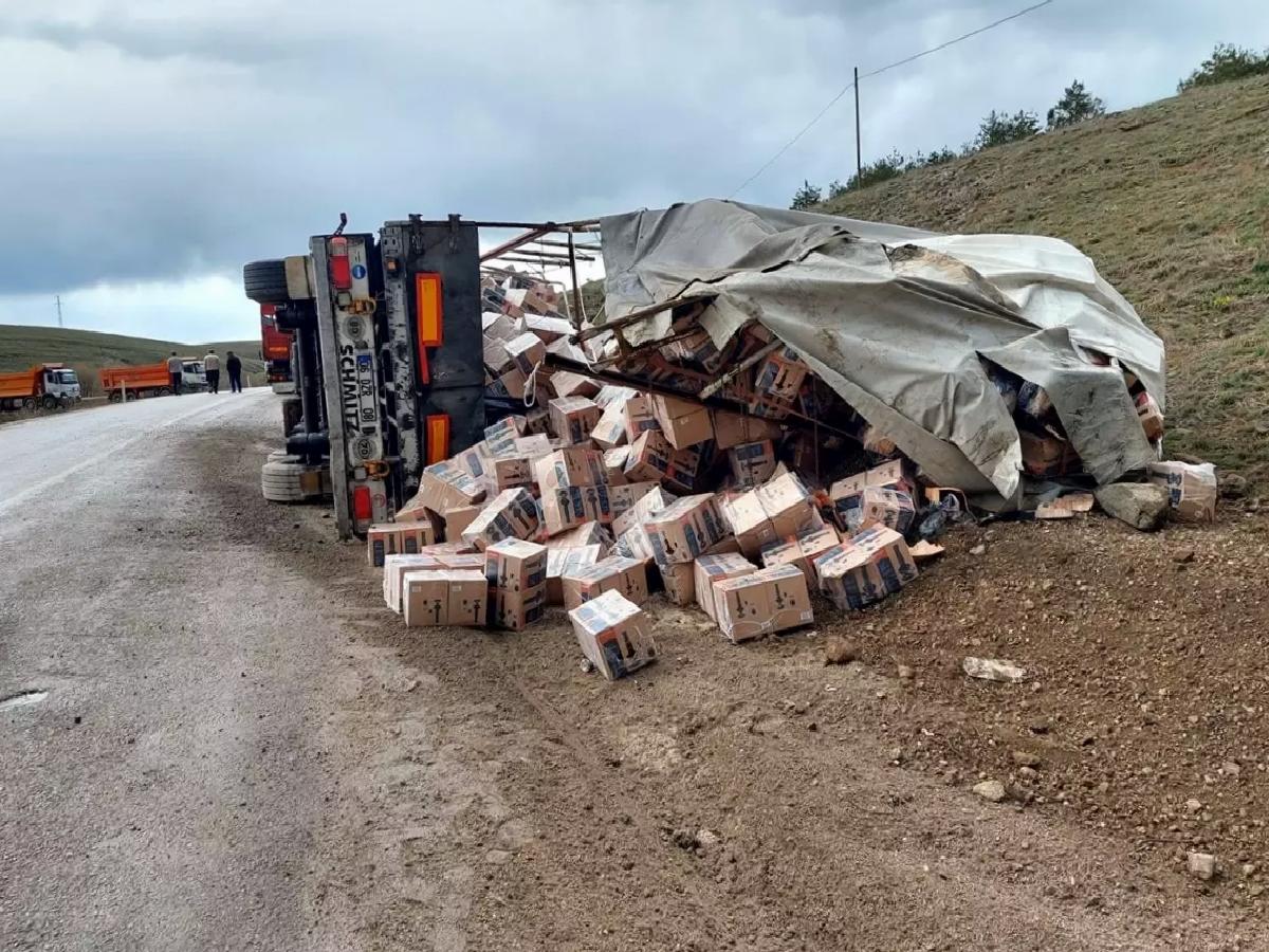 Çankırı’da devrilen tırın sürücüsü yaralandı