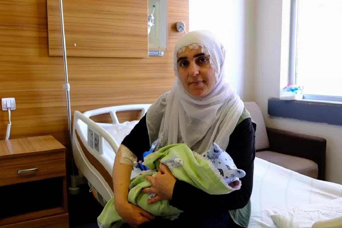 Çatak’ta Hamile Kadın ve Bebeği Kurtarıldı