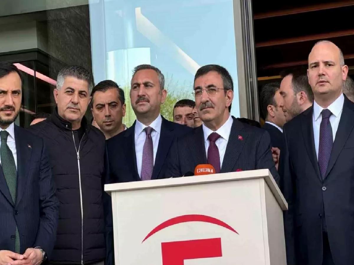 Cevdet Yılmaz, Sırrı Süreyya Önder’i Hastanede Ziyaret Etti