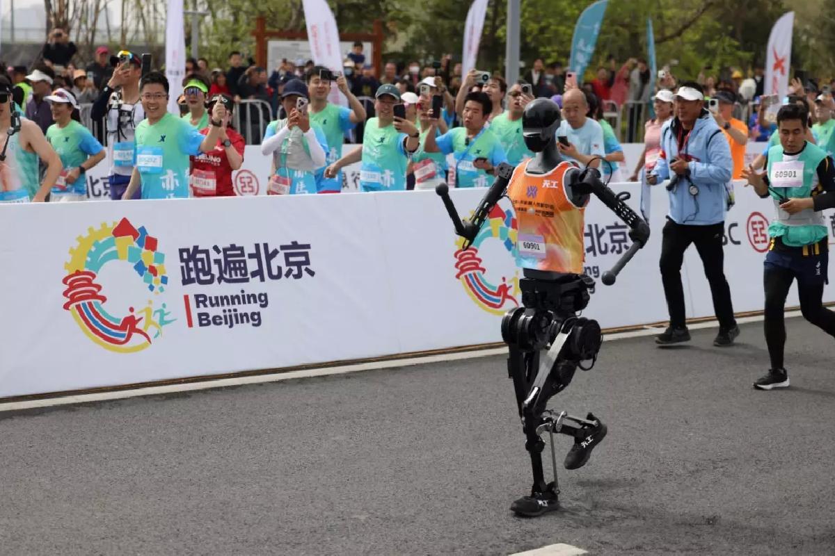 Çin’de Robotlar Yarı Maratonda Yarıştı