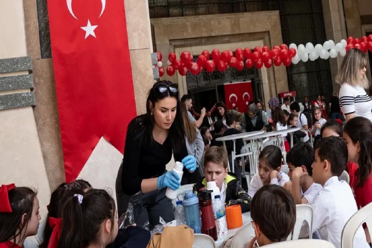 Çocuklar 23 Nisan’da Sanatla Buluştu