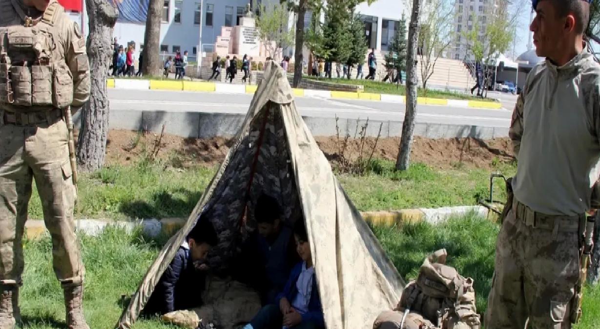 Çocuklar Jandarma ile Bayram Coşkusu Yaşadı