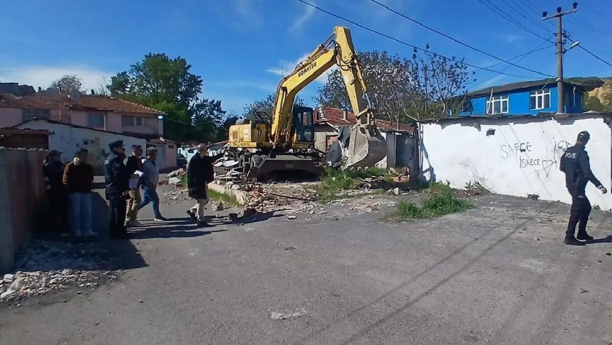 Çorlu’da Uyuşturucu ile Mücadele: 10 Metruk Bina Yıkıldı